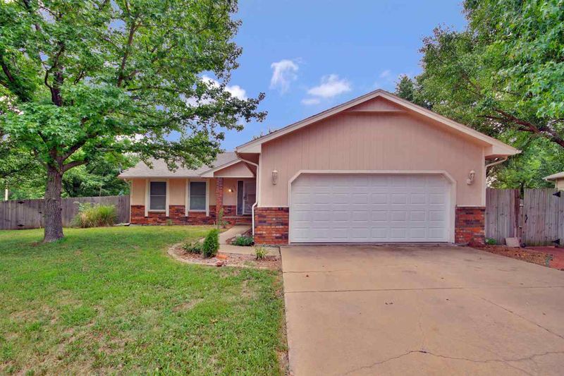 1323 N Split Rail Ct, Derby, KS 67037