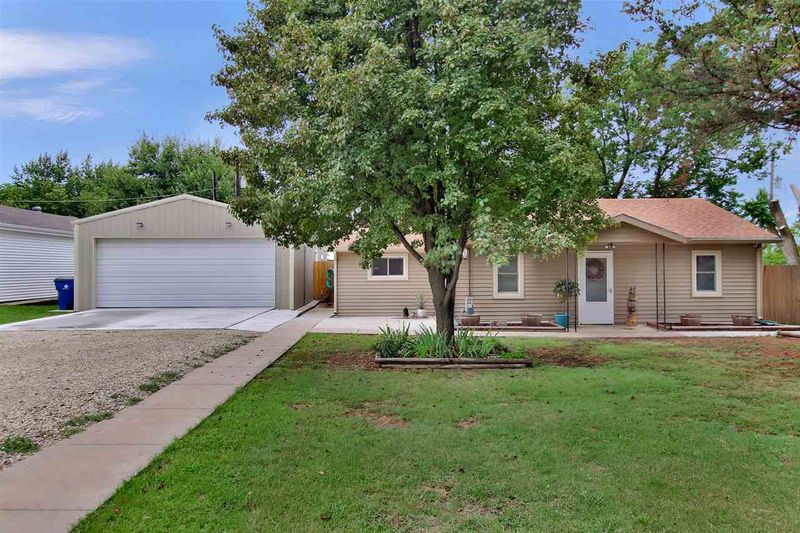 235 S Norris, Benton, KS 67017