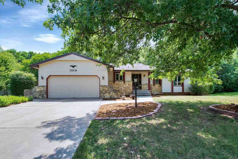 1519 E Blue Spruce Rd, Derby, KS 67037