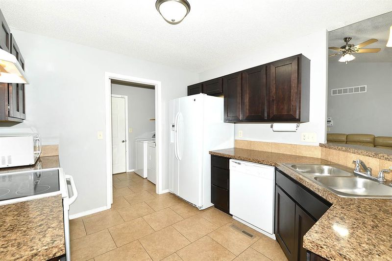 2804 W 44th St S, Wichita, KS 67217