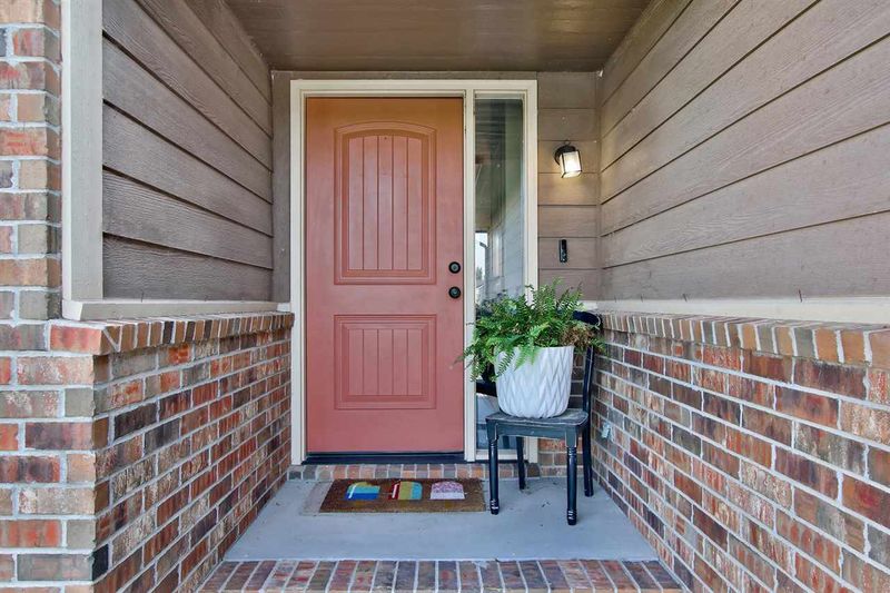 1217 N Lake Edge, Goddard, KS 67052