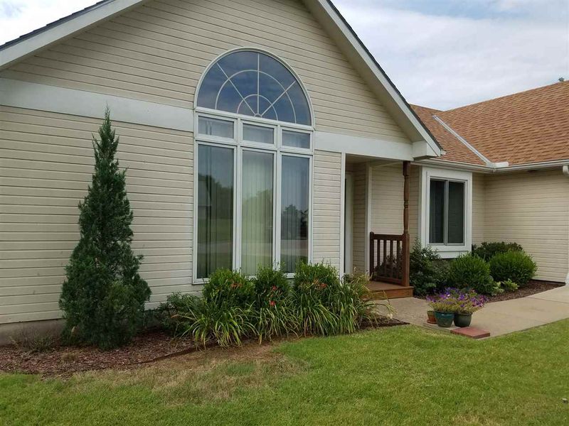 1335 Hillside Dr, Winfield, KS 67156