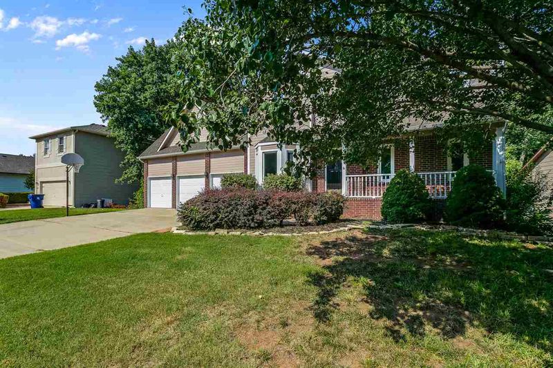 311 N Valley Stream Dr, Derby, KS 67037