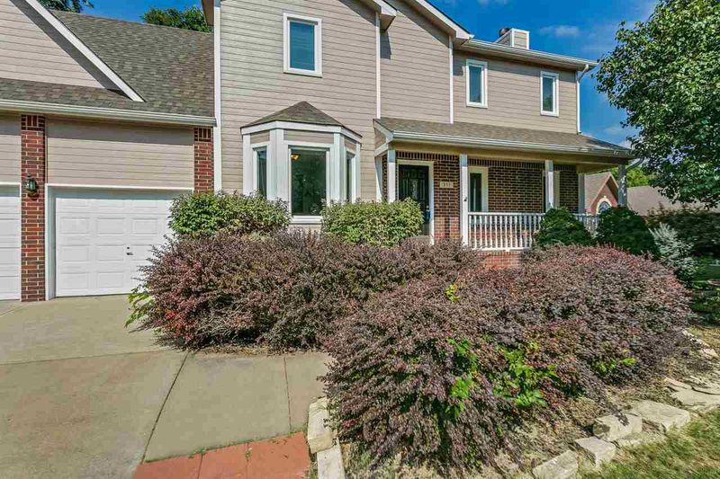 311 N Valley Stream Dr, Derby, KS 67037