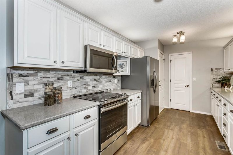311 N Valley Stream Dr, Derby, KS 67037