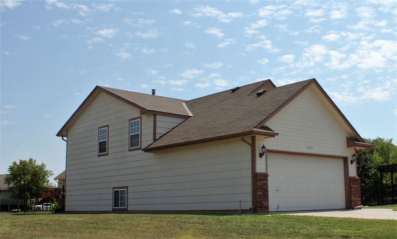 12214 E Laguna Ct, Wichita, KS 67207