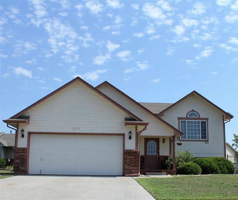 12214 E Laguna Ct, Wichita, KS 67207