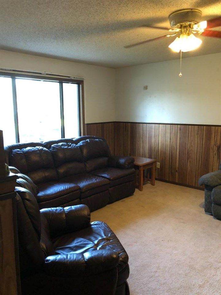 308 E Fox Brier Rd, Rose Hill, KS 67133