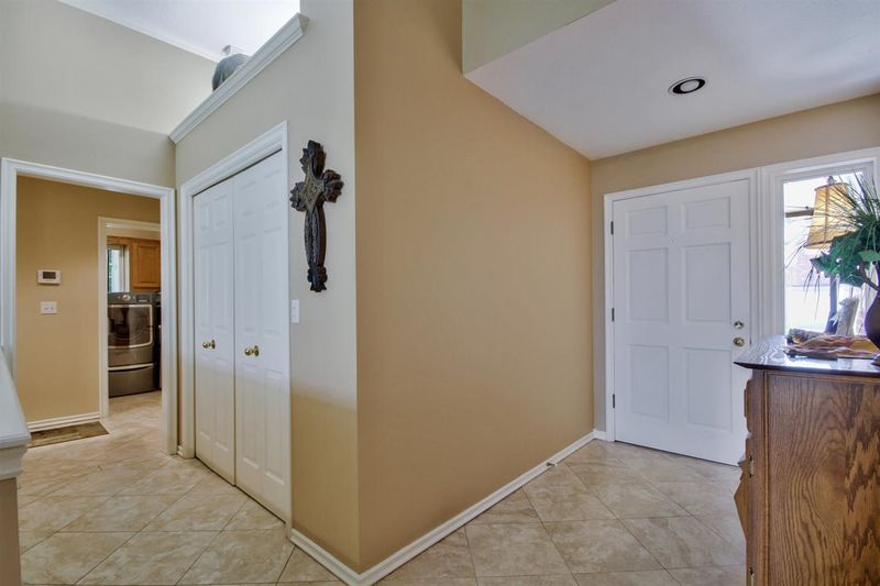8518 E Peppertree St, Wichita, KS 67226