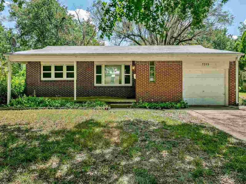 7315 E Morris St, Wichita, KS 67207