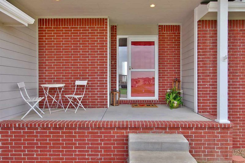 408 E Parkwood Dr, Rose Hill, KS 67133