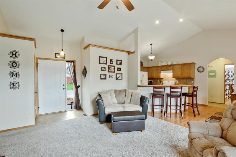 408 E Parkwood Dr, Rose Hill, KS 67133