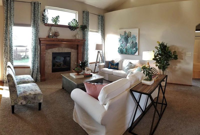 1012 E Moss Wood Ct, Derby, KS 67037