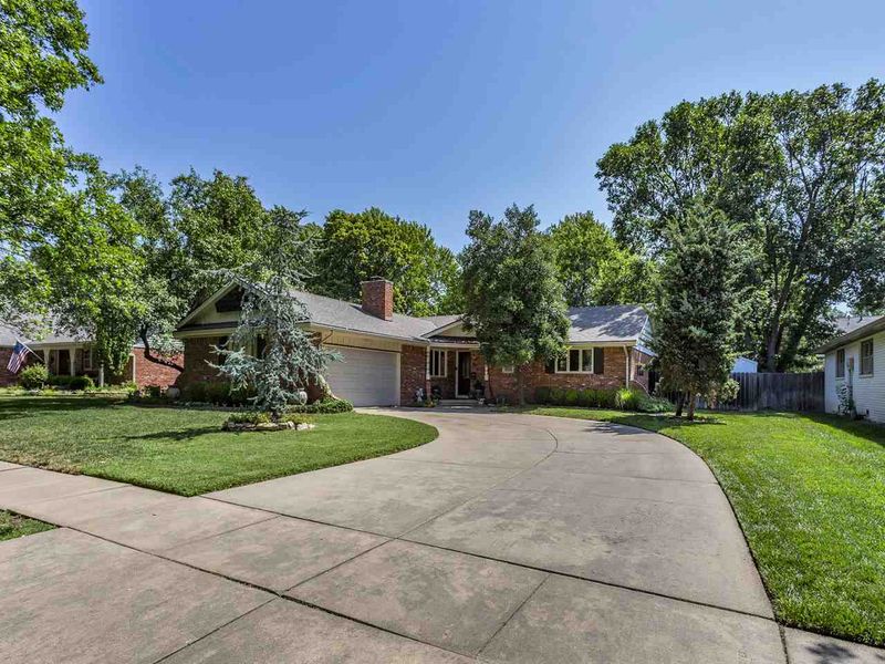 110 N Post Oak Rd, Wichita, KS 67206