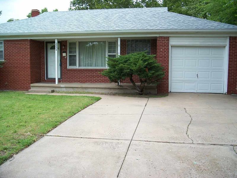 2224 S Mcadam, Wichita, KS 67218