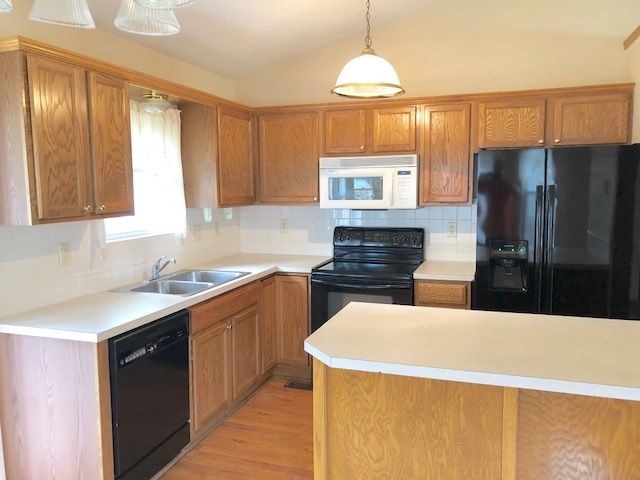 6021 E 41st St, Bel Aire, KS 67220