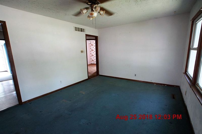 2714 S Santa Fe, Wichita, KS 67216