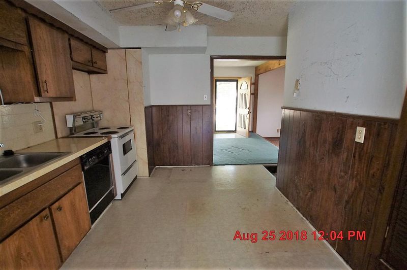 2714 S Santa Fe, Wichita, KS 67216