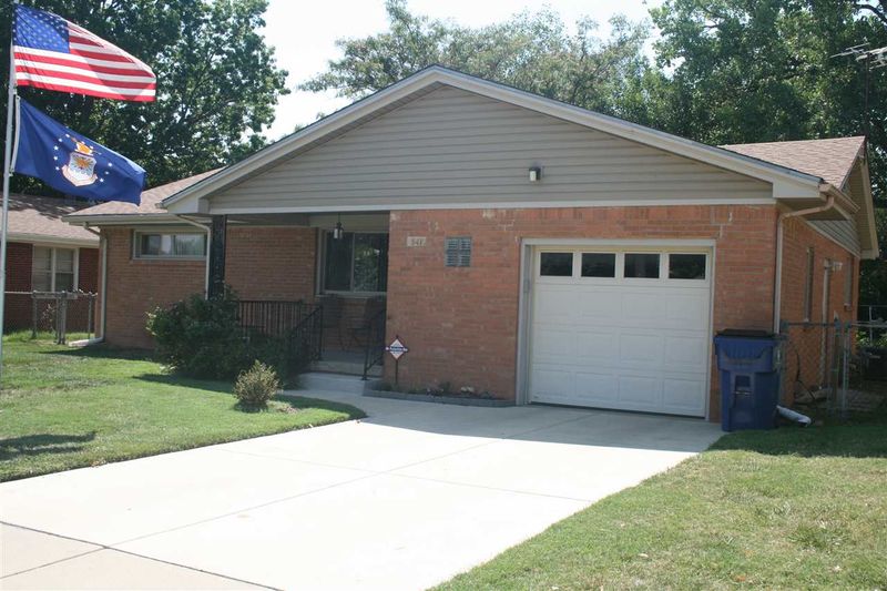 541 S Eastern St, Wichita, KS 67207