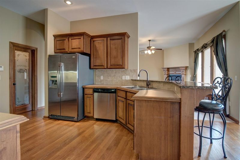 614 N Thoroughbred Ct, Wichita, KS 67235