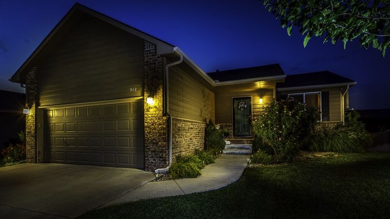 912 E Winding Lane St, Derby, KS 67037