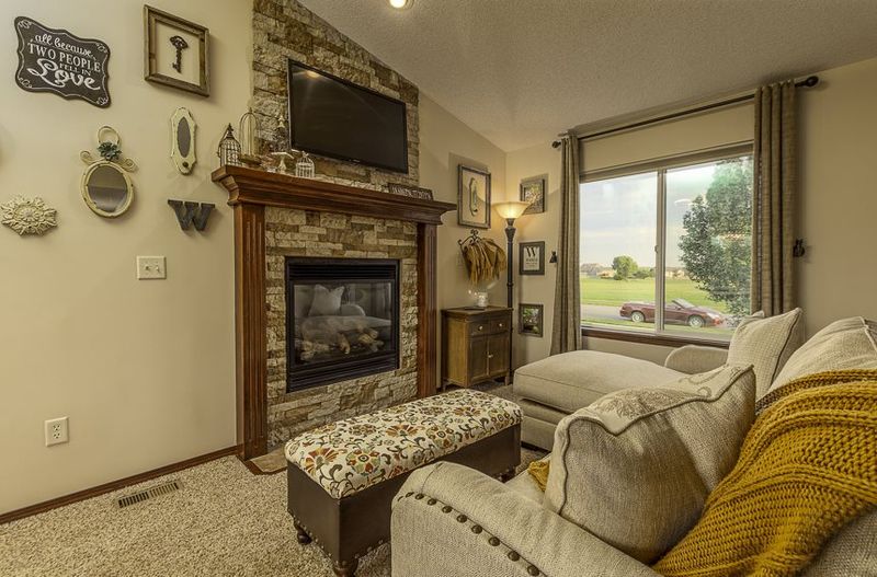 912 E Winding Lane St, Derby, KS 67037