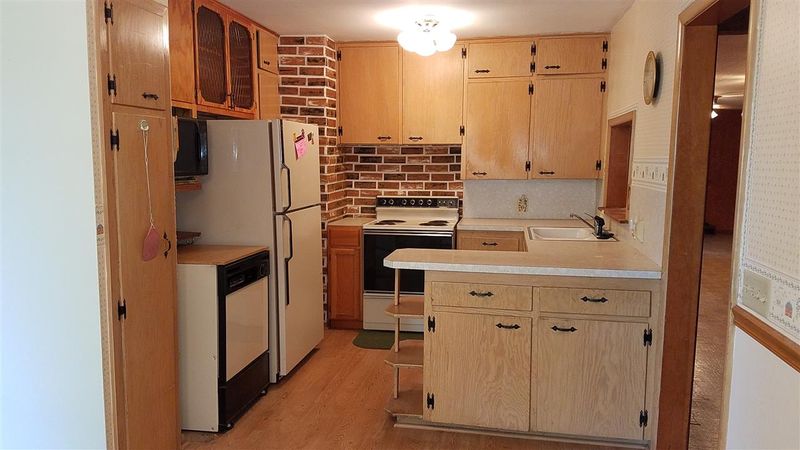 725 Mclaughlin Dr, Valley Center, KS 67147