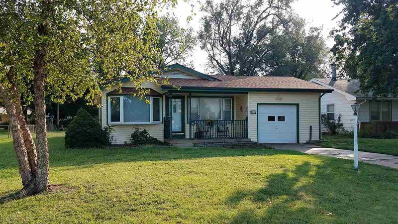 725 Mclaughlin Dr, Valley Center, KS 67147