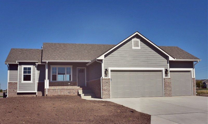 2104 Beltline Ct, Newton, KS 67114
