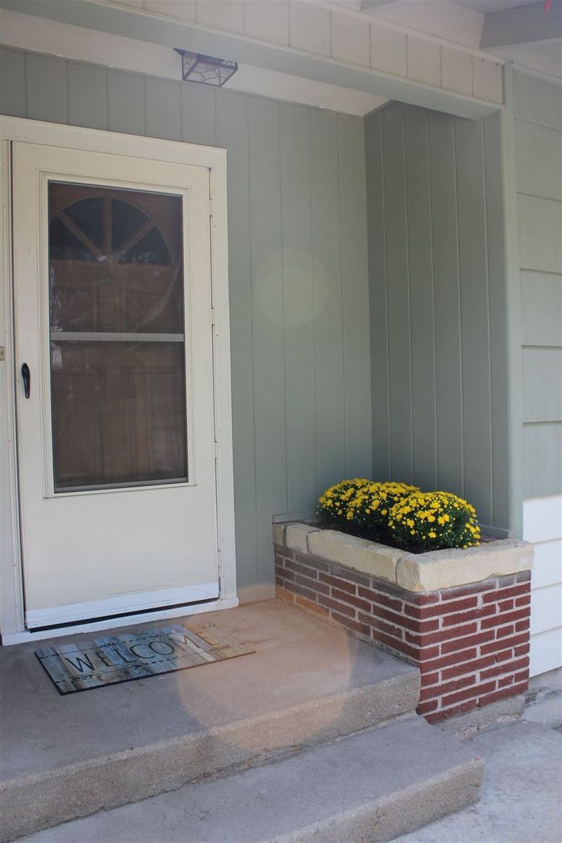 6 Cedar, Newton, KS 67114