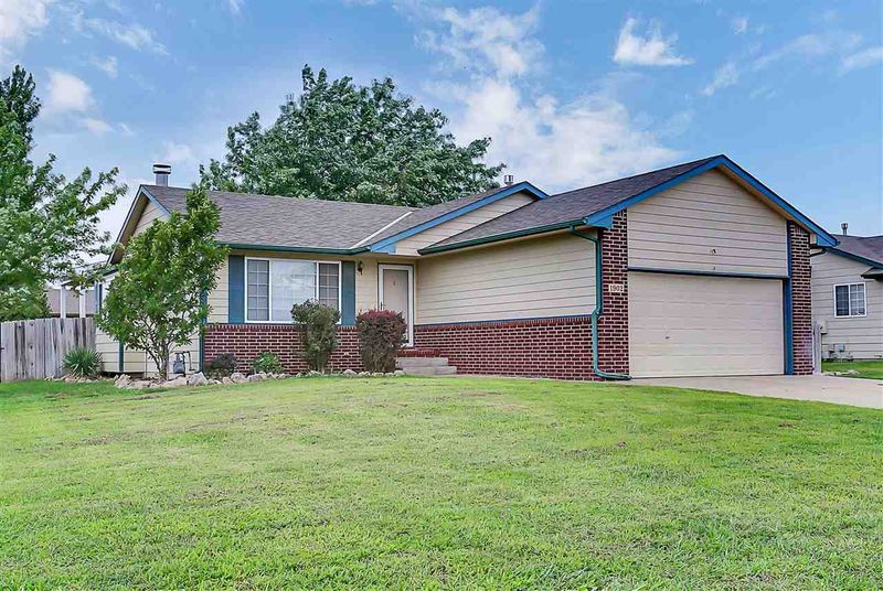 1902 E Sunset Ct, Goddard, KS 67052-8508