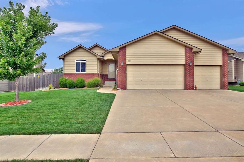 864 E Winding Lane St, Derby, KS 67037