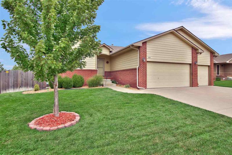 864 E Winding Lane St, Derby, KS 67037