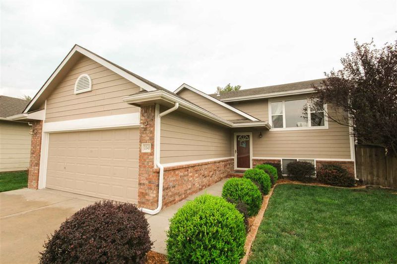 2243 E Curtis Ct, Derby, KS 67037