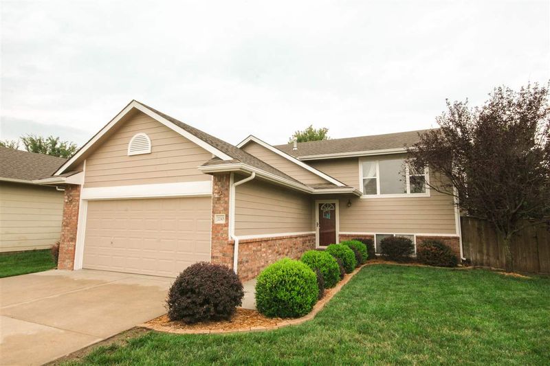 2243 E Curtis Ct, Derby, KS 67037