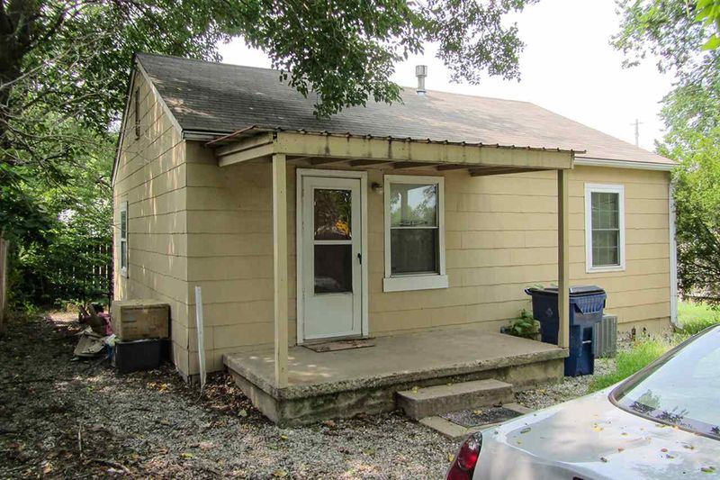 1226 S Bluffview Dr, Wichita, KS 67218