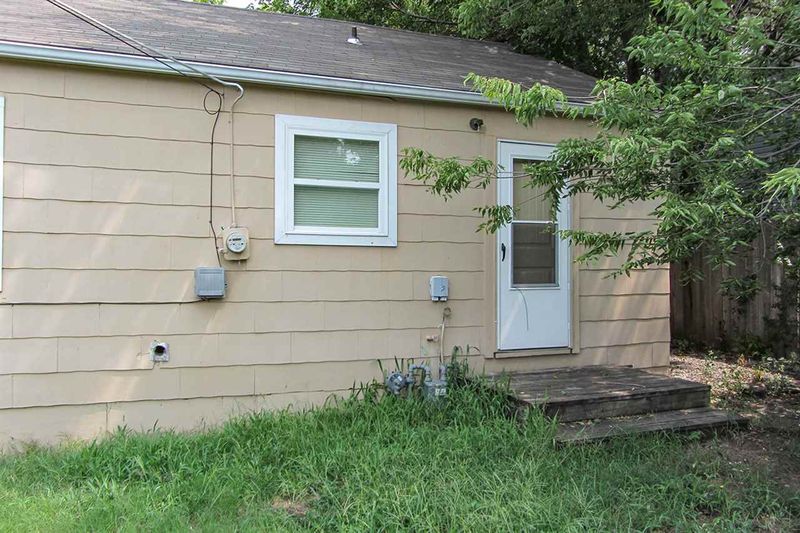 1226 S Bluffview Dr, Wichita, KS 67218