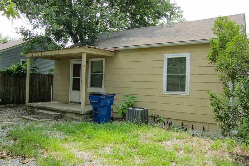 1226 S Bluffview Dr, Wichita, KS 67218