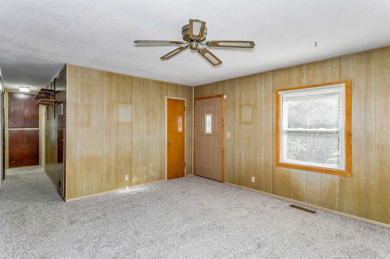 1316 E Denver Dr, Park City, KS 67219