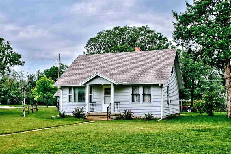 1321 S Pine St, Newton, KS 67114