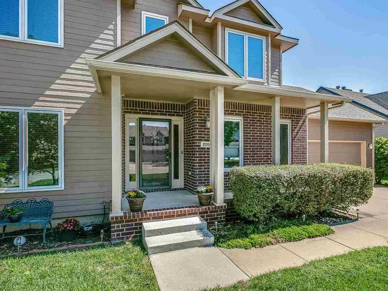 2000 E Country View Dr, Derby, KS 67037