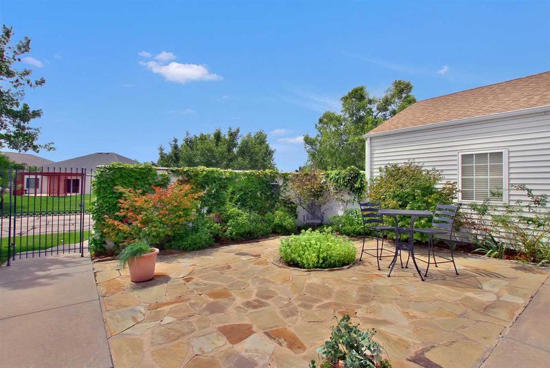 12306 E Killarney, Wichita, KS 67206