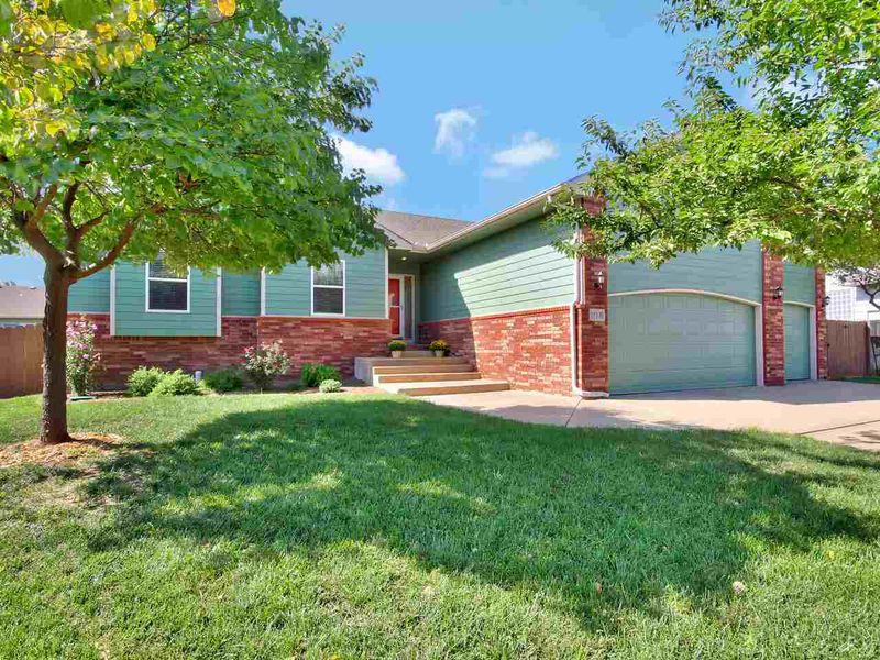 1513 W Browning Ct, Andover, KS 67002