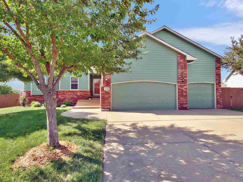 1513 W Browning Ct, Andover, KS 67002
