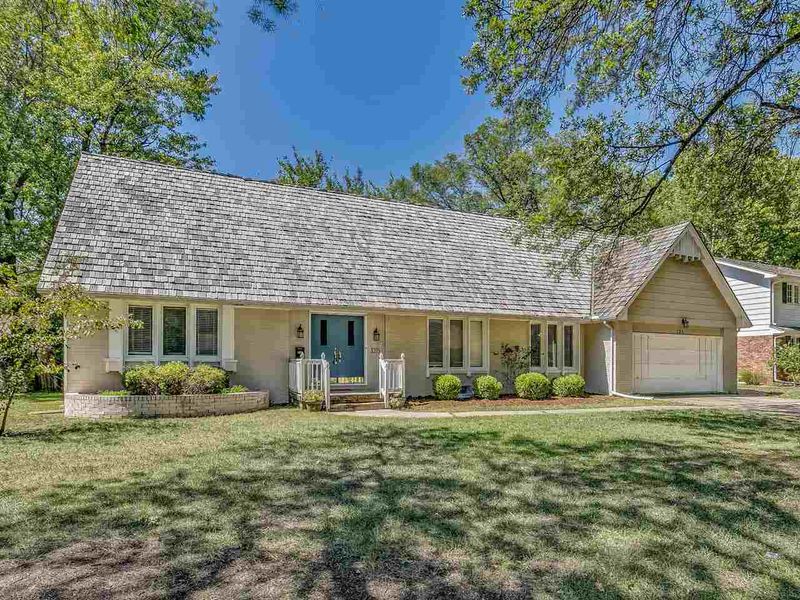 125 N Post Oak Rd, Wichita, KS 67206