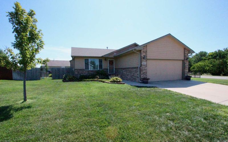 801 E Winding Lane St, Derby, KS 67037