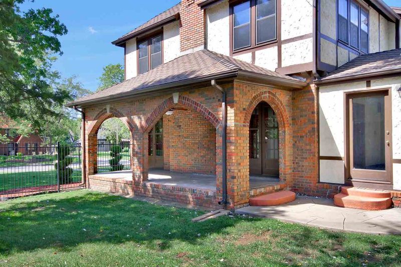 230 S Pershing St, Wichita, KS 67218