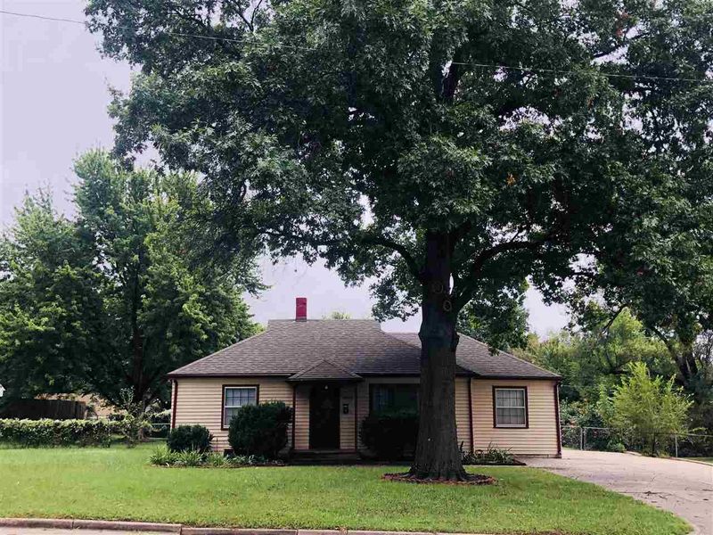 3305 E Grandview, Wichita, KS 67218