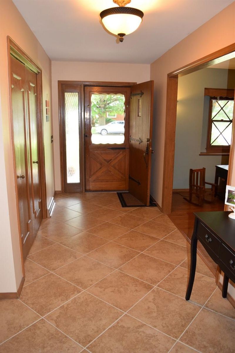 204 N Randall St, Mount Hope, KS 67108
