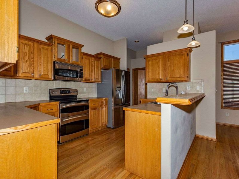 8122 E Old Mill Ct, Wichita, KS 67226